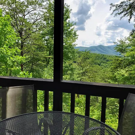 Hillbilly Hilton-Pet Friendly-Sleeps 4-Free Tickets-Mountain View Villa Pigeon Forge Exterior photo
