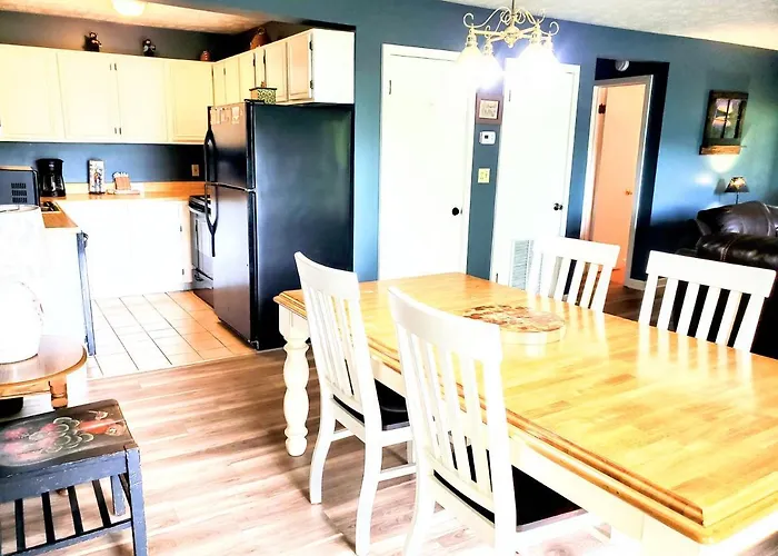 Hillbilly Hilton-Pet Friendly-Sleeps 4-Free Tickets-Mountain View
