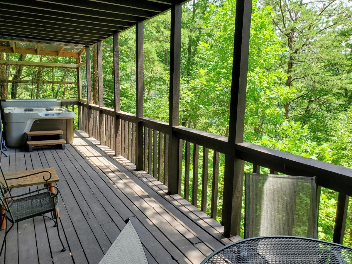 Chalet Hillbilly Hilton-pet Friendly-sleeps 4-free Tickets-mountain View