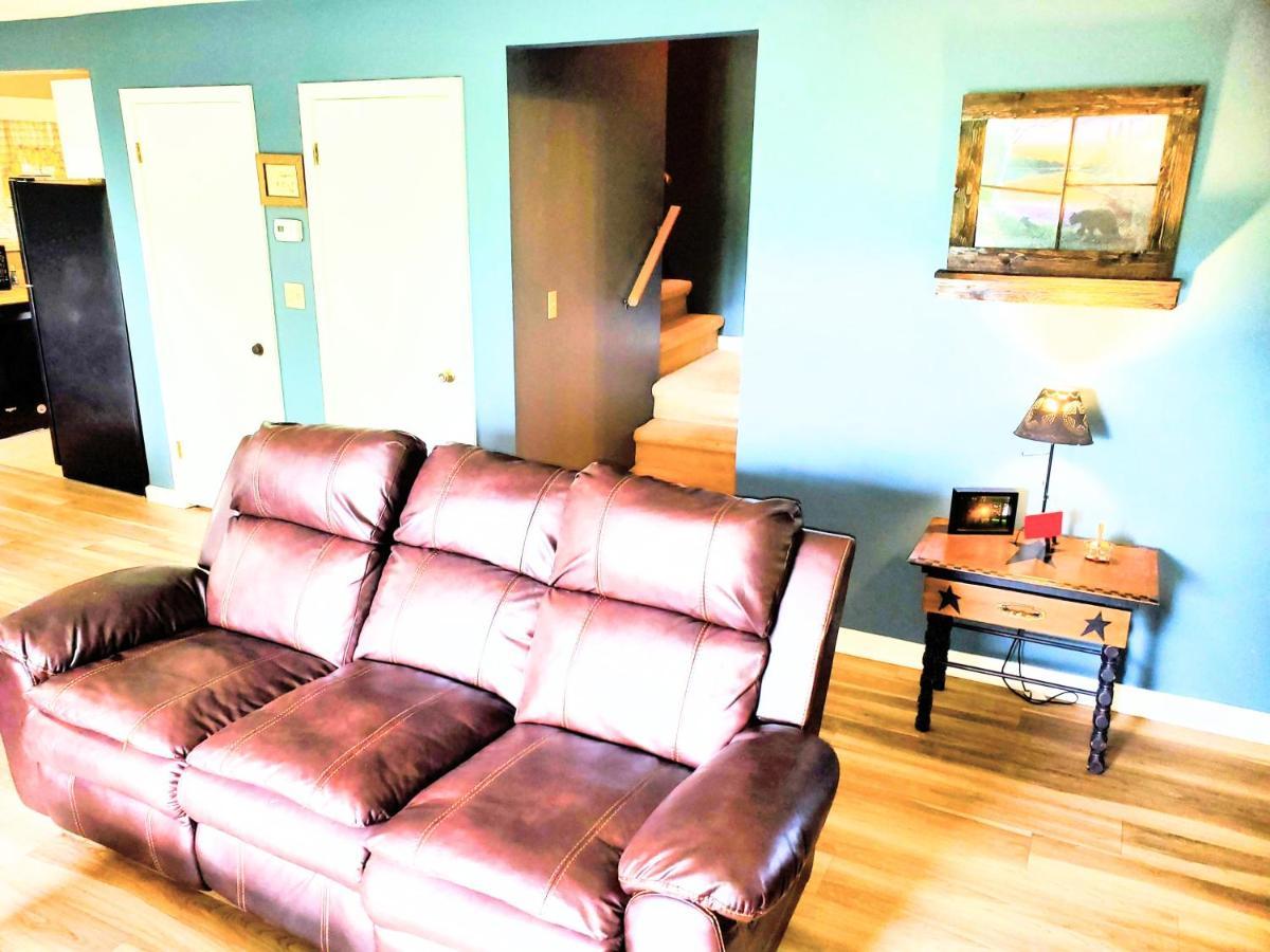 Hillbilly Hilton-pet Friendly-sleeps 4-free Tickets-mountain View Chalet