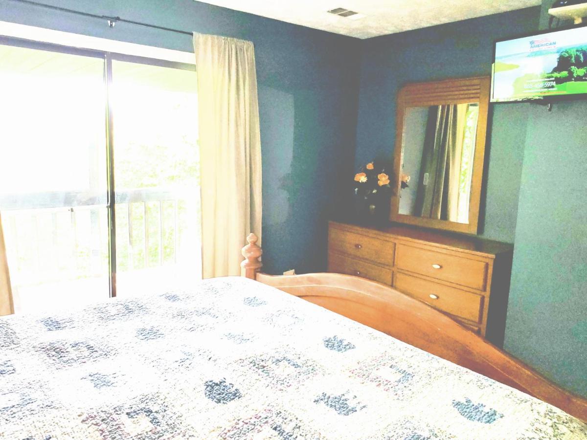 Hillbilly Hilton-pet Friendly-sleeps 4-free Tickets-mountain View Chalet *